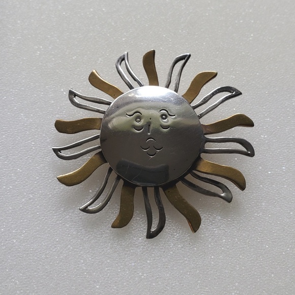TAXCO Sun Face Gold tone and Sterling Brooch - Picture 5 of 5